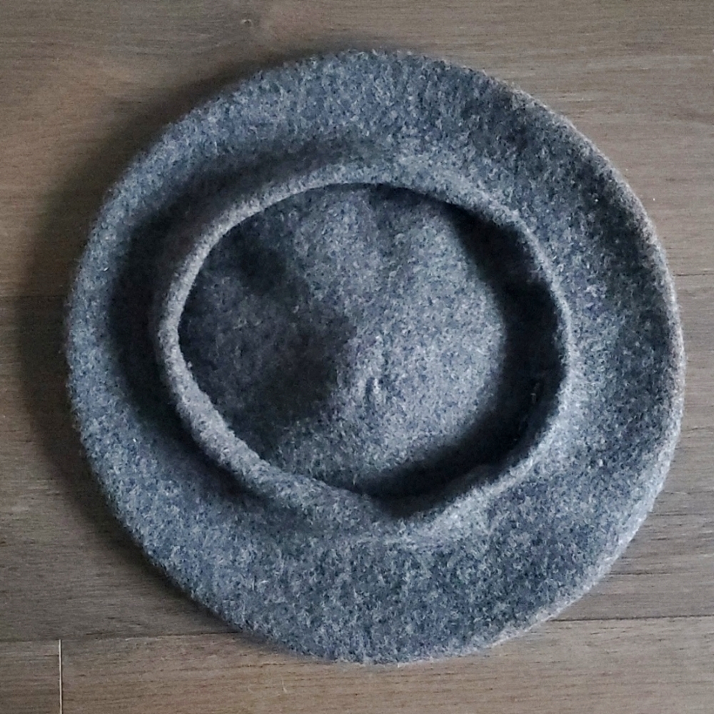 π 2X HOST PICK π Fraas French Style Fur Pom Pom Beret - Picture 4 of 8